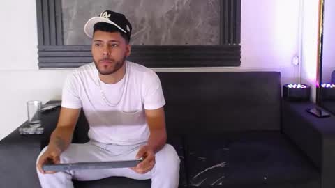 Snapshot of angel_villareal_ chatting on 02-14-26, 05:15 angel_villareal_ online show from 02-14-26, 05:15