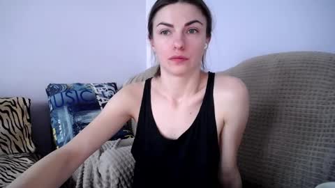 Snapshot of angel_zoe77 chatting on 03-09-25, 12:42 Zoe online show from 03-09-25, 12:42