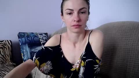 Snapshot of angel_zoe77 chatting on 09-19-25, 07:54 Zoe online show from 09-19-25, 07:54