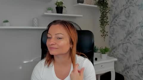 Angela online show from 09-12-25, 01:00