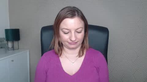 Snapshot of angela_samt chatting on 11-18-25, 06:40 Angela online show from 11-18-25, 06:40
