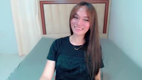 Snapshot of angelacharming_ chatting on 11-05-25, 11:21 angela online show from 11-05-25, 11:21