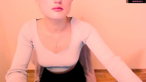 Snapshot of angelalice_ chatting on 12-17-24, 02:11 Alice online show from 12-17-24, 02:11