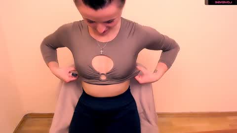 Snapshot of angelalice_ chatting on 12-18-24, 02:06 Alice online show from 12-18-24, 02:06