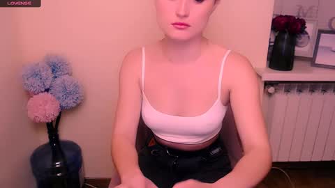 Snapshot of angelalice_ chatting on 03-04-25, 08:35 Alice online show from 03-04-25, 08:35