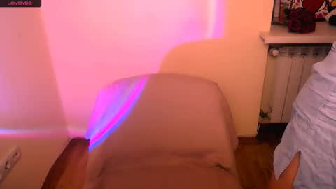 Snapshot of angelalice_ chatting on 09-29-25, 09:25 Alice online show from 09-29-25, 09:25