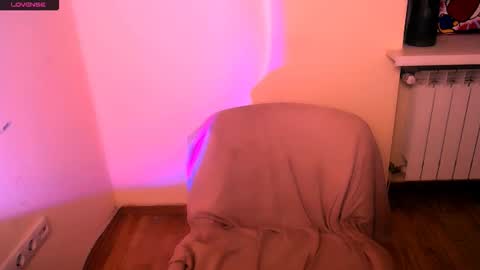 Snapshot of angelalice_ chatting on 10-01-25, 10:43 Alice online show from 10-01-25, 10:43