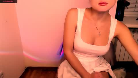 Snapshot of angelalice_ chatting on 10-20-25, 10:27 Alice online show from 10-20-25, 10:27