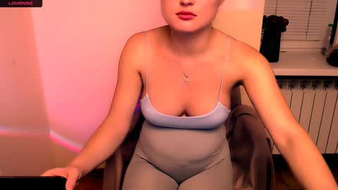 Snapshot of angelalice_ chatting on 11-11-25, 08:58 Alice online show from 11-11-25, 08:58