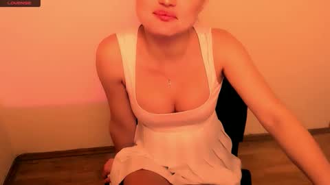 Snapshot of angelalice_ chatting on 11-29-25, 09:34 Alice online show from 11-29-25, 09:34