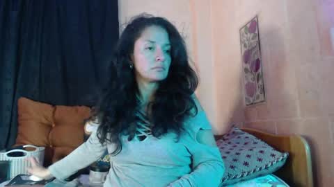Snapshot of angelamaturevip chatting on 05-01-26, 05:45 Angela online show from 05-01-26, 05:45