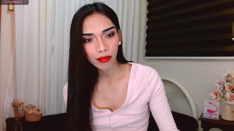 Snapshot of angelamonroe chatting on 11-11-25, 12:21 SENORITA online show from 11-11-25, 12:21