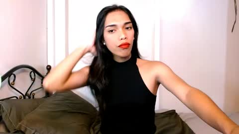 Snapshot of angelamonroe chatting on 03-25-26, 04:35 SENORITA online show from 03-25-26, 04:35