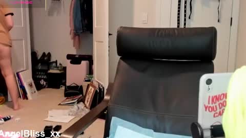 Angel online show from 06-14-26, 04:09