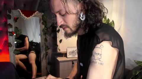 Snapshot of angeldamianart chatting on 11-19-25, 10:10 angeldamianart online show from 11-19-25, 10:10