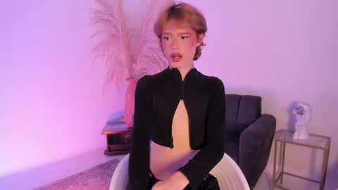 Snapshot of angeldoll_1 chatting on 06-09-26, 04:02 Angel Doll online show from 06-09-26, 04:02