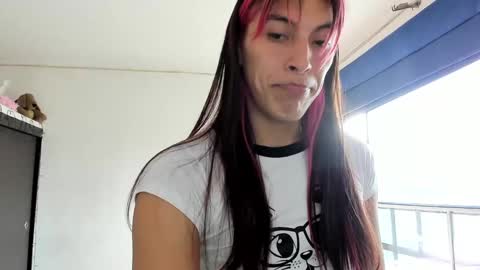 Snapshot of angele_johnson chatting on 12-25-24, 06:41 angele online show from 12-25-24, 06:41