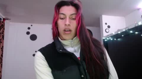 Snapshot of angele_johnson chatting on 02-05-25, 02:08 angele online show from 02-05-25, 02:08