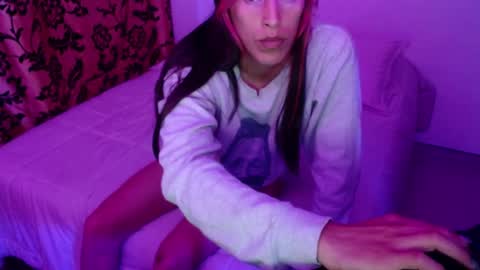 Snapshot of angele_johnson chatting on 02-05-25, 05:09 angele online show from 02-05-25, 05:09