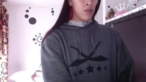 Snapshot of angele_johnson chatting on 03-07-25, 11:27 angele online show from 03-07-25, 11:27