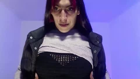 Snapshot of angele_johnson chatting on 09-10-25, 03:06 angele online show from 09-10-25, 03:06