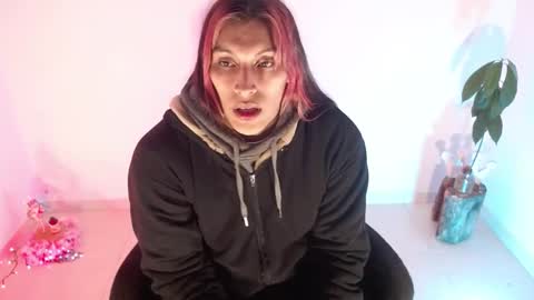 Snapshot of angele_johnson chatting on 10-06-25, 02:09 angele online show from 10-06-25, 02:09