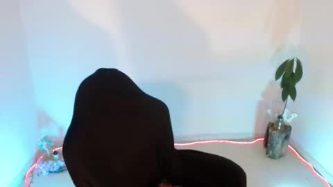 Snapshot of angele_johnson chatting on 10-13-25, 02:22 angele online show from 10-13-25, 02:22