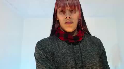 Snapshot of angele_johnson chatting on 10-15-25, 07:47 angele online show from 10-15-25, 07:47