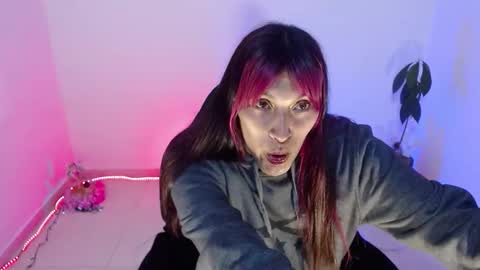 Snapshot of angele_johnson chatting on 10-29-25, 07:37 angele online show from 10-29-25, 07:37