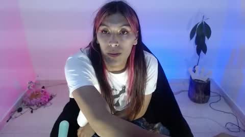 Snapshot of angele_johnson chatting on 11-18-25, 06:23 angele online show from 11-18-25, 06:23