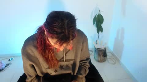 Snapshot of angele_johnson chatting on 11-21-25, 07:23 angele online show from 11-21-25, 07:23