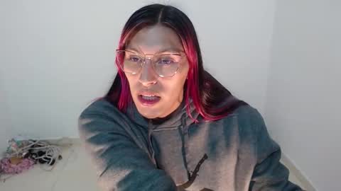 Snapshot of angele_johnson chatting on 01-09-26, 02:58 angele online show from 01-09-26, 02:58