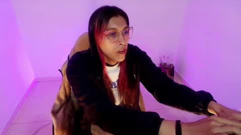 Snapshot of angele_johnson chatting on 03-11-26, 11:44 angele online show from 03-11-26, 11:44