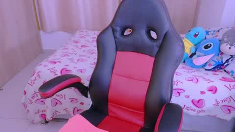 Snapshot of angeleslinda chatting on 01-23-25, 07:51 anastasia online show from 01-23-25, 07:51