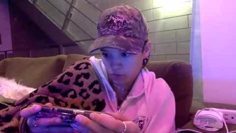 Snapshot of angelia01m chatting on 01-12-26, 01:44 angelia01m online show from 01-12-26, 01:44