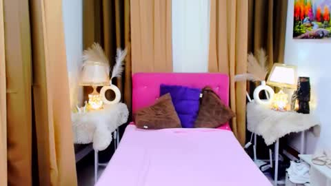 Snapshot of angelic076039 chatting on 10-12-25, 03:49 MISS PAU online show from 10-12-25, 03:49