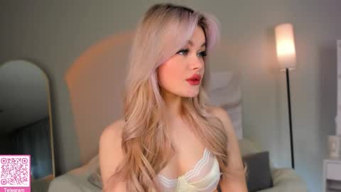 Snapshot of angelic_pricess chatting on 02-13-26, 01:12 Emma online show from 02-13-26, 01:12