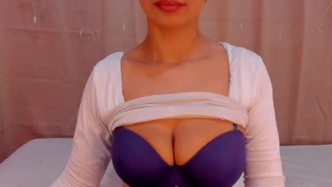 angelica_hot19 online show from 04-17-26, 02:09