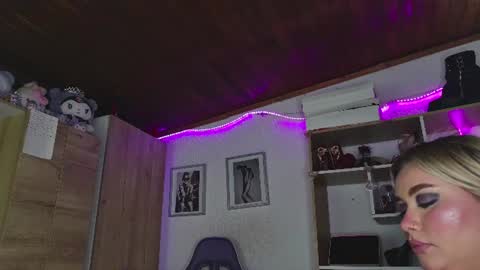 Snapshot of angelica_sparks chatting on 07-13-26, 01:30 Angelica Sparks online show from 07-13-26, 01:30