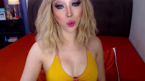 Snapshot of angelicqueents chatting on 12-20-25, 04:41 MS. AMALIA online show from 12-20-25, 04:41