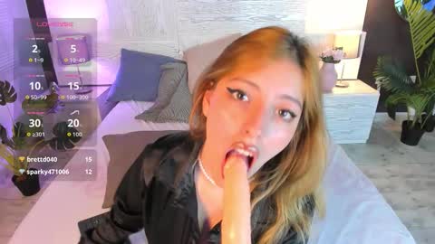 Snapshot of angeliique_ chatting on 10-10-25, 08:30 Angelique online show from 10-10-25, 08:30