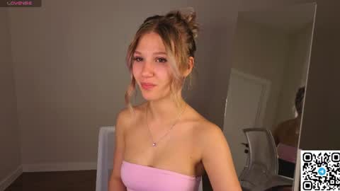 Snapshot of angelina_becker chatting on 06-11-26, 12:54 Angelina online show from 06-11-26, 12:54