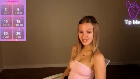 Snapshot of angelina_becker chatting on 06-21-26, 12:57 Angelina online show from 06-21-26, 12:57