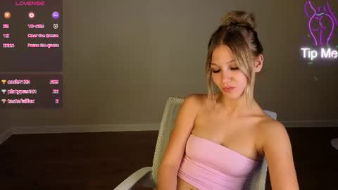 Snapshot of angelina_becker chatting on 07-07-26, 06:47 Angelina online show from 07-07-26, 06:47