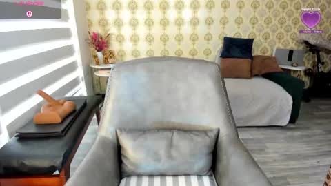 Snapshot of angelina_class_7 chatting on 06-10-26, 01:10 angelina_class_7 online show from 06-10-26, 01:10