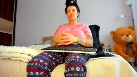 Snapshot of angelinacht chatting on 12-29-24, 08:11 Angelina online show from 12-29-24, 08:11