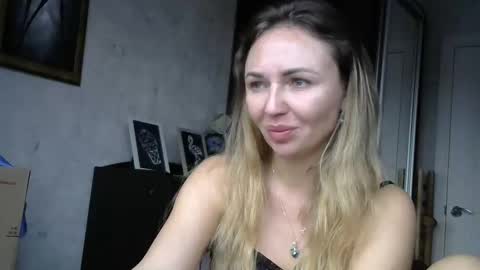 angelinalove28 online show from 11-23-25, 08:03