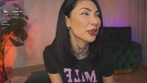 Snapshot of angelinarise chatting on 01-24-25, 06:25 Angelina online show from 01-24-25, 06:25