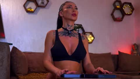 Snapshot of angelinarise chatting on 02-17-26, 01:07 Angelina online show from 02-17-26, 01:07