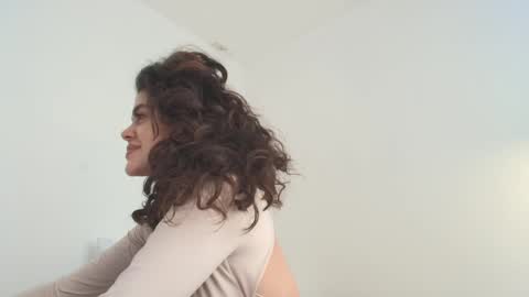 Snapshot of angelinarosss_ chatting on 05-13-26, 07:55 online show from 05-13-26, 07:55